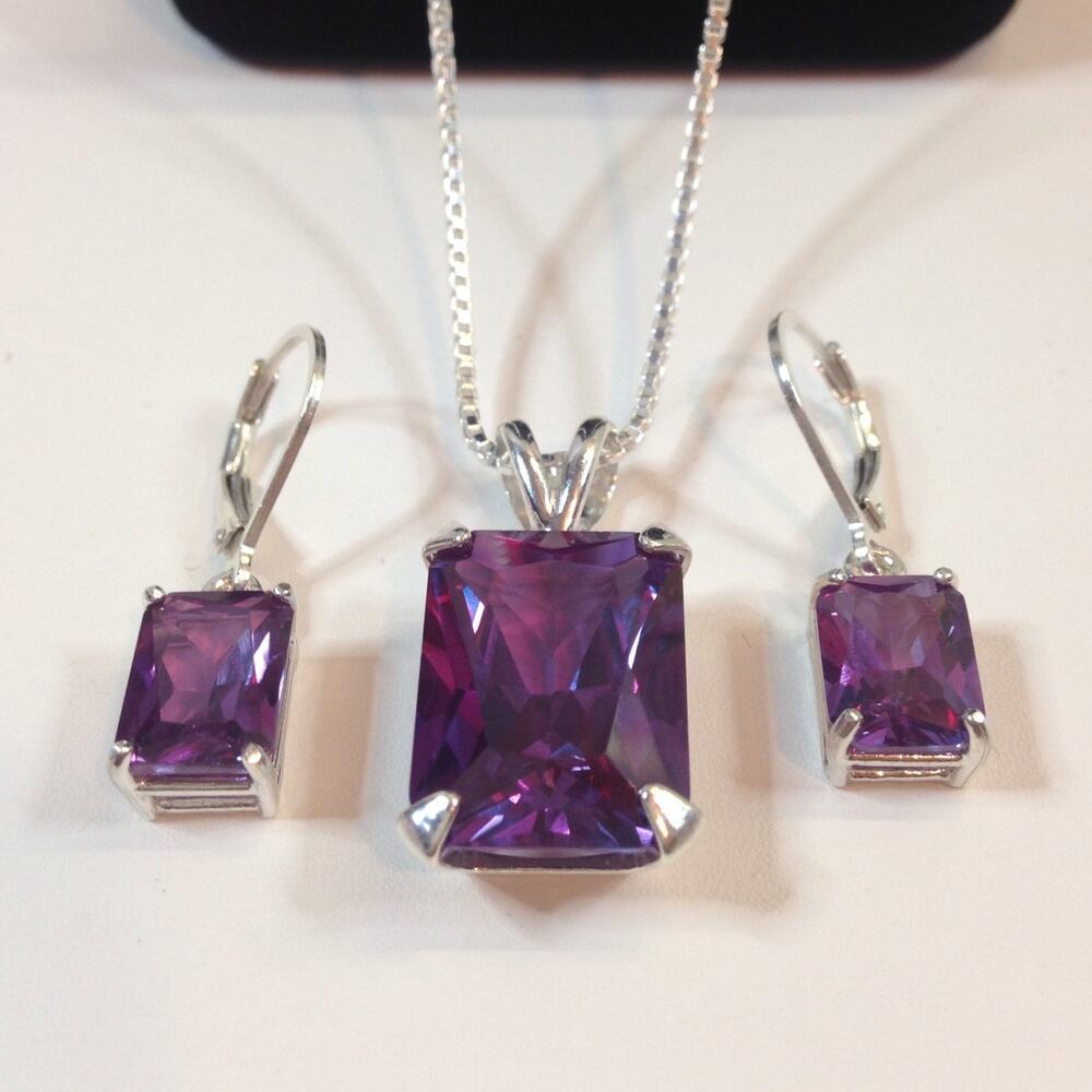 Gorgeous 18ctw Emerald Cut Alexandrite Necklace & Earrings Set